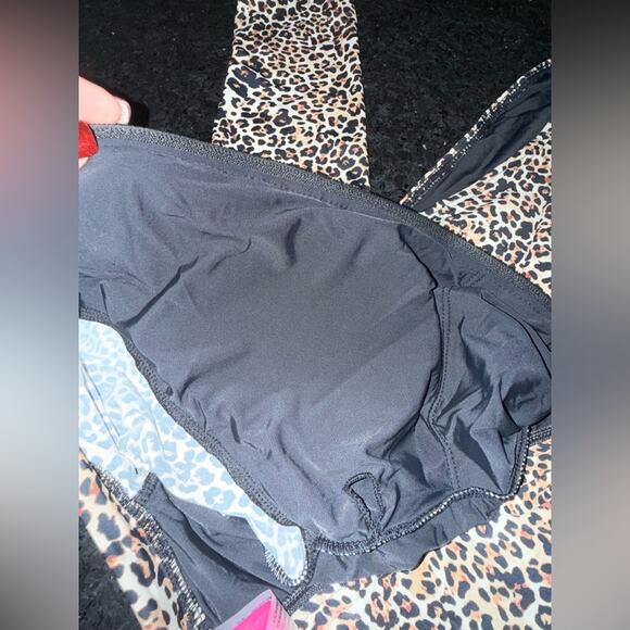 NEW BETSEY JOHNSON Leopard Print
LONG SLEEVE SCUBA ZIP UP 1 PIECE SWIMSUIT SZ L - Picture 8 of 9